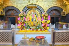 Gurupournima: गुरुपौर्णिमेनिमित्त शिर्डी गजबजली; साईमंदिर सजलं, भक्तांची मांदियाळी!