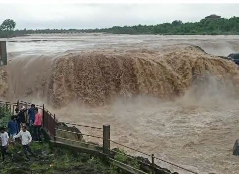 Nanded Rain : नांदेड जिल्ह्यात अतिवृष्टीमुळं हजारो हेक्टरवरील पिकांना फटका, नुकसानग्रस्त शेतकरी पंचनाम्याच्या प्रतिक्षेत 