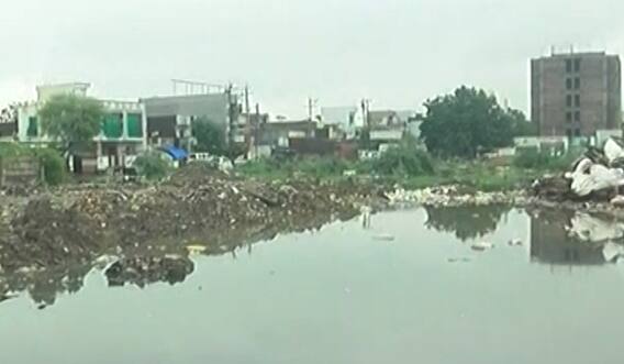 Vadodara: આજવા રોડ વિસ્તારમાં પાણી ભરાતા વાહનચાલકો ભયભીત, જુઓ કેવી છે સ્થિતિ