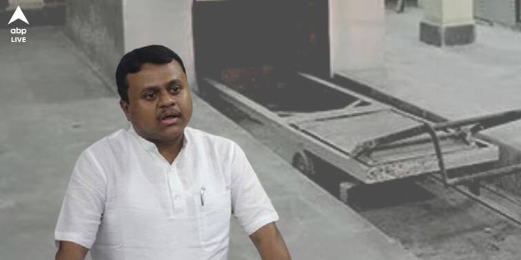 Purba Medinipur Contai Soumendu Adhikari's driver arrested in crematorium scam case Crematorium Scam: শ্মশান দুর্নীতি মামলায় গ্রেফতার সৌমেন্দুর গাড়িচালক, কাঠগড়ায় অধিকারী পরিবার