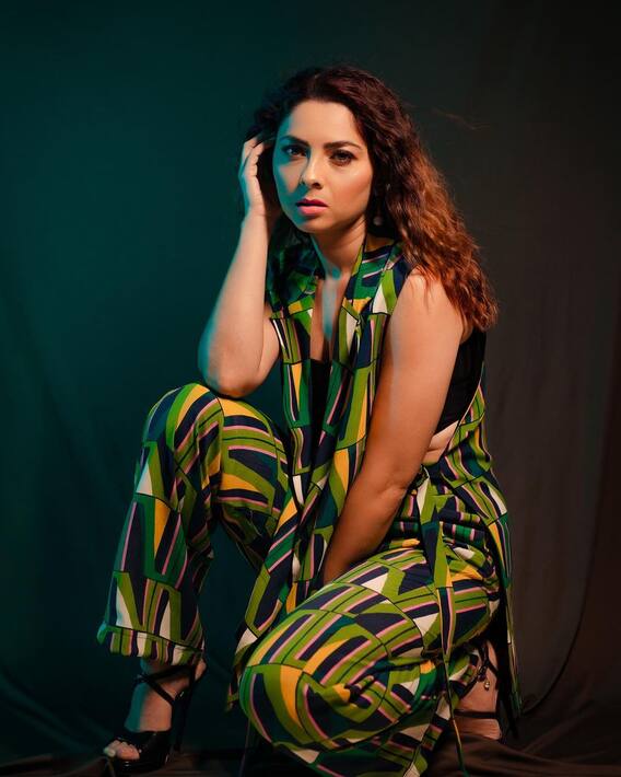 सोनाली कुलकर्णीच्या दिलखेचक अदा