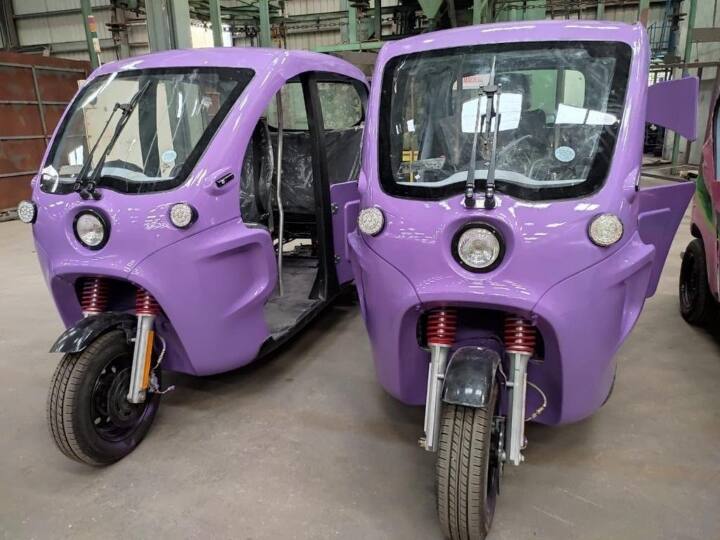 Delhi Metro E-Auto: जल्द ही सड़कों पर दौड़ेगी दिल्ली मेट्रो की ऑटो, इस स्टेशन से चलेंगे 50 वाहन Delhi Metro To Soon Roll Out First E-Auto Service from Dwarka Sector-9 station with 50 vehicles Delhi Metro E-Auto: जल्द ही सड़कों पर दौड़ेगी दिल्ली मेट्रो की ऑटो, इस स्टेशन से चलेंगे 50 वाहन