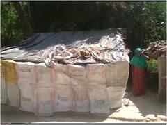 Unnao News: प्रशासन से शिकायत के बावजूद नहीं मिला पीएम आवास, तिरपाल के नीचे रहने को मजबूर विधवा महिला