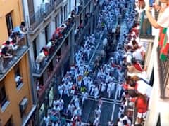 Watch: स्पेन में फिर शुरू हुआ Bull Run फेस्टिवल, देखिए खूनी खेल का खौफनाक वीडियो
