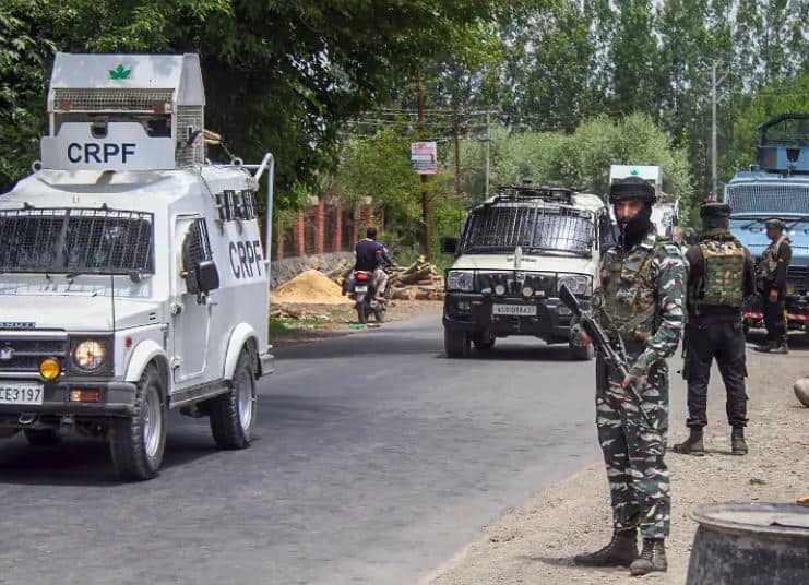 terrorists fired upon police naka party at lal bazar in srinagar in jammu kashmir Srinagar Terrorist Attack: શ્રીનગરમાં આતંકી હુમલામાં પોલીસ અધિકારી શહીદ, બે જવાન ઘાયલ