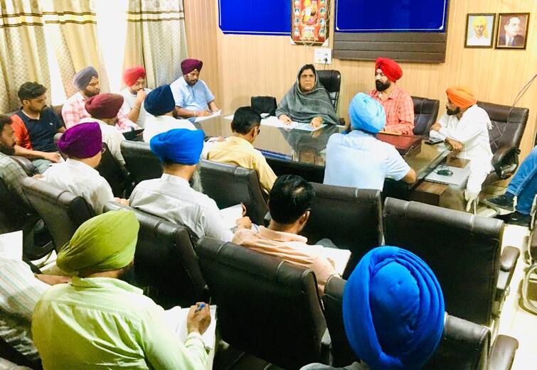Punjab News: MLA Sarabjit Kaur Manuke meeting with  Block officers ਜਗਰਾਉਂ ਹਲਕੇ ਦੀ ਨੁਹਾਰ ਬਦਲਣ ਲਈ ਵਿਧਾਇਕਾ ਮਾਣੂੰਕੇ ਨੇ ਕੀਤੀ ਬਲਾਕ ਅਧਿਕਾਰੀਆਂ ਨਾਲ ਮੀਟਿੰਗ