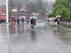 Rain In Shimla: सुहावने मौसम का मजा लेने शिमला पहुंचे लोग, पर्यटकों की भीड़ से गुलजार हुई ‘क्वीन्स ऑफ हील्स’, देखे तस्वीरें