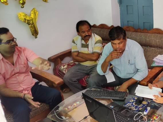 Shivpuri News: नए चुने गए सरपंच को जीत का प्रमाण पत्र देने के लिए मांगी तीन लाख की रिश्वत, गिरफ्तार हुआ नायब तहसीलदार Shivpuri News: नए चुने गए सरपंच को जीत का प्रमाण पत्र देने के लिए मांगी तीन लाख की रिश्वत, गिरफ्तार हुआ नायब तहसीलदार