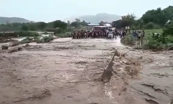 Flood Situation : पूर आणि अतिवृष्टीमुळं महाराष्ट्रात आत्तापर्यंत 76 जणांचा मृत्यू, तर शेती पिकांचंही मोठं नुकसान 