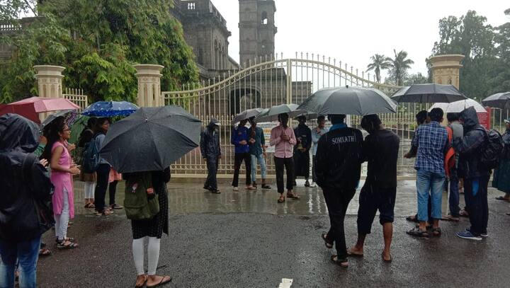 विद्यापीठाच्या या विचित्र कारभाराचा विद्यार्थ्यांच्या करिअरवर परिणाम होणार आहे. त्यामुळे उद्यापासून आमच्या मागण्या मान्य होईपर्यंत आंदोलन करू, असे विद्यार्थ्यांनी सांगितले.