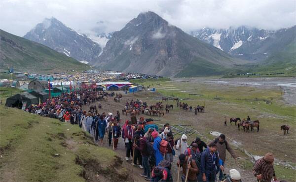 Amarnath pilgrims from nellore are safe says collector Chakradhar DNN Amarnath Pilgrims: అమర్ నాథ్‌ యాత్రకు నెల్లూరు యాత్రికులు, వారి పరిస్థితేంటి? వివరాలు చెప్పిన కలెక్టర్