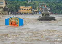 Heavy Rain: દેશના અનેક રાજ્યોમાં પૂર-વરસાદનું તાંડવ, મહારાષ્ટ્રમાં 76 અને ગુજરાતમાં 63ના મોત, એમપીમાં પણ સ્થિતિ વણસી
