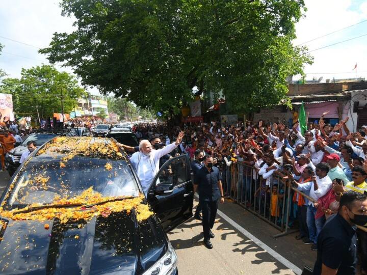इसके साथ ही उन्होंने कहा कि इन नई योजनाओं से उद्योगों को गति मिलेगी. पीएम ने कहा कि यह सब बाबा के आशीर्वाद से संभव हुआ है.