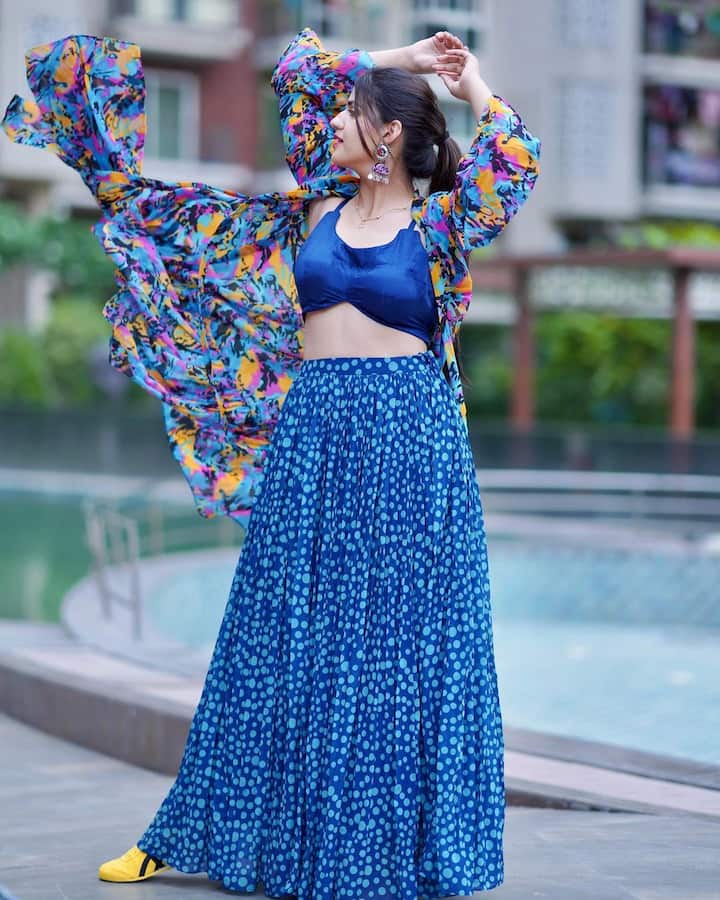 हरियाणा की प्रांजल दहिया 52 गज का दामन और जिप्सी सॉन्ग को लेकर काफी पॉपुलर हो गई हैं. ऐसे में फैंस सिर्फ उनकी सिंगिंग के ही नहीं बल्कि डांस के भी दीवाने हो चुके हैं. सोशल मीडिया पर प्रांजल खासा एक्टिव रहती हैं, ऐसे में वो अपनी तस्वीरों से दीवाना बनाती रहती हैं.