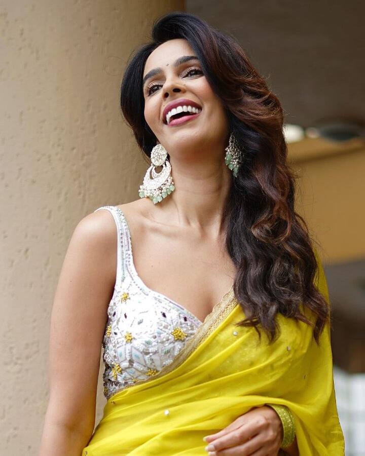 મલ્લિકાની આ તસવીરો જોઈ ફેન્સ પર તેના દિવાના બન્યા છે.