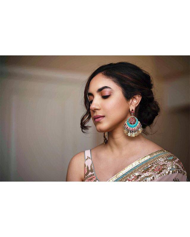 'పెళ్లి చూపులు' సినిమాతో కెరీర్ మొదలుపెట్టి హిట్టు సినిమాల్లో నటించింది. (Photo Courtesy: Ritu Varma Instagram)