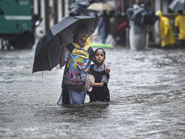 school closed becouse of heavy rainin pune and pimpri-chinchwad Pune-Pimpri School Closed News: अतिवृष्टीमुळे पुणे-पिंपरी चिंचवडमधील शाळा बंद; पावसाची स्थितीपाहून पुढील निर्णय होणार