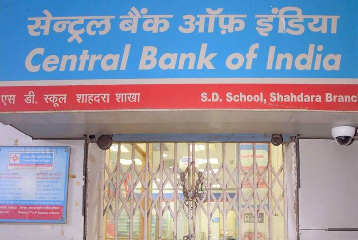 Central Bank Of India: यहां हम लोन राशि 1 लाख रु और अवधि 5 साल मानें, तो सेंट्रल बैंक ऑफ इंडिया (Central Bank Of India) कार लोन पर 7.25 % से 7.70 % ब्याज दर है. यहां आपकी ईएमआई 1,992 से 2,013 रु की बनेगी. वहीं, प्रोसेसिंग फीस लोन राशि की 0.50 % तक (न्यूनतम 2,000 रु और अधिकतम 20,000 रु) रहेगी.