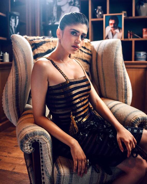 संजना संघीचा बोल्ड अंदाज!