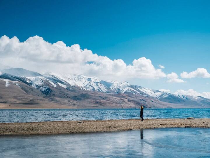 इसके साथ ही पूरी यात्रा में सैलानियों को ऑक्सीजन सिलेंडर भी मिलेगा. इससे ऊपर में आपको ऑक्सीजन की कमी होने पर मदद मिलेगी.(PC: Freepik)