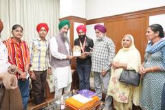 ਕੁਲਤਾਰ ਸਿੰਘ ਸੰਧਵਾਂ ਵੱਲੋਂ ਏਸ਼ੀਆ ਬੁੱਕ ਆਫ ਰਿਕਾਰਡਜ਼ ਹੋਲਡਰ ਸਾਈਕਲਿਸਟ ਗੁਰਪ੍ਰੀਤ ਸਿੰਘ ਕਮੋਂ ਦਾ ਸਨਮਾਨ