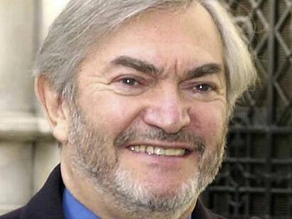 Monty Norman, Composer of the James Bond Theme, Dies at 94 Monty Norman:ஜேம்ஸ் பாண்ட் பி.ஜி.எம் ஞாபகம் இருக்கா? பிரபல ஹாலிவுட் இசையமைப்பாளர் மான்டி நார்மன் மரணம்..