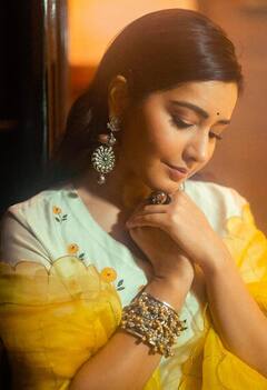 Actress Rashi Kanna : மினு மினுக்கும் ஆடையில் மிளிரும் ராஷி கண்ணாவின் க்ளிக்ஸ்..!