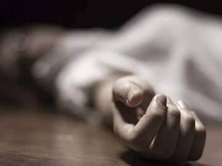 Etawah News Samajwadi Party leader was beaten to death with sticks on a minor issue Etawah News: इटावा में मामूली सी बात पर सपा नेता की लाठी-डंडों से पीटकर हत्या, आरोपियों की तलाश जारी