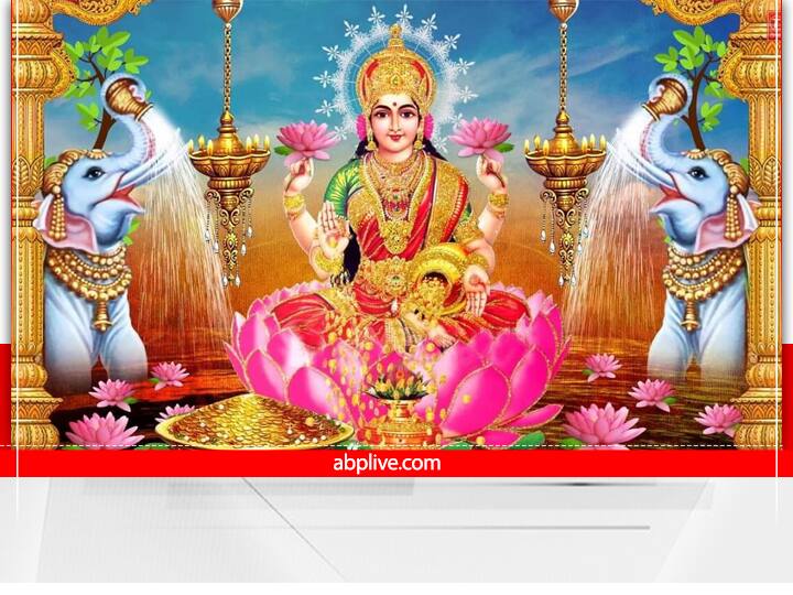 नियमों को तोड़ना- लक्ष्मी जी को अनुशासन अधिक प्रिय है जो लोग हर काम को समय पर विधि पूर्वक करते हैं. उनसे लक्ष्मी जी प्रसन्न रहती हैं. लक्ष्मी जी को नियम अधिक प्रिय हैं, जो लोगों का नियमों का पालन कर जीवन यापन करते हैं उन पर लक्ष्मी जी मेहरबान रहती हैं.