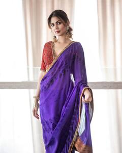 Rhea Chakraborty Photos: అందాల వల విసురుతోన్న వివాదాస్పద బ్యూటీ