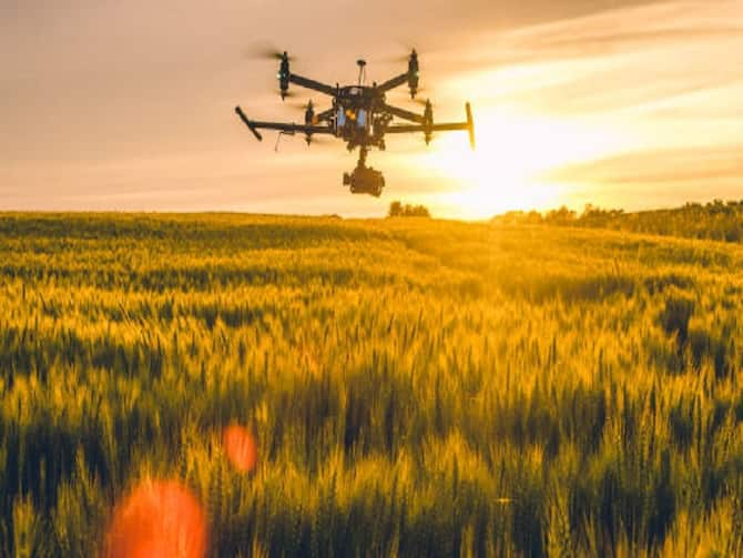 Top 4 Variety Of Drones Will Tackle Farming Work Easily By Getting 50%  Subsidy | Kisan Drone: खेती का काम चुटकियों में निपटा देगें ये 4 टॉप ड्रोन,  किसानों को मिल रही है 50% सब्सिडी