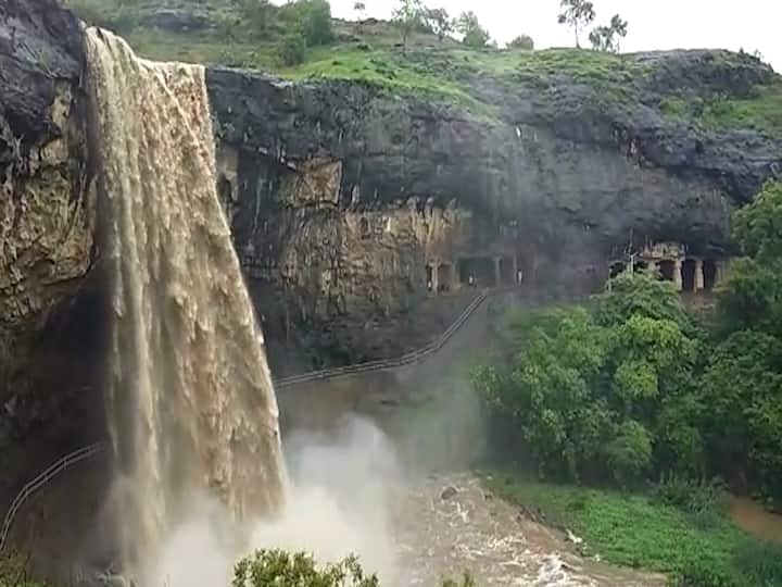 औरंगाबाद जिल्ह्यात गेल्या चार दिवसापासून होत असलेल्या पावसामुळे धबधब्याचे रौद्ररूप पाहायला मिळतंय