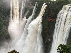 Video Jog Falls: நடந்தால் ஆறு.. எழுந்தால் அருவி.. அழகான ஜோக் அருவி காட்சிகள்- வைரல் வீடியோ !