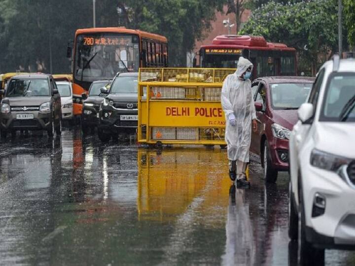 Delhi NCR Weather Forecast Today 13 July 2022 IMD Yellow Alert for Rain in Delhi Noida Gurugram News Delhi-NCR Weather Forecast Today: दिल्ली-एनसीआर में मौसम हुआ सुहाना, आज भी होगी बारिश, येलो अलर्ट जारी