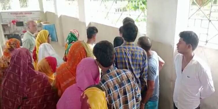 Murshidabad Bhagawangola hanging body of man found family alleges wife's extra marital affair pushed him to the edges Bhagawangola News: বুকে আটকানো স্ত্রীর দুই প্রেমিকের ছবি, মুর্শিদাবাদে যুবকের ঝুলন্ত দেহ উদ্ধার