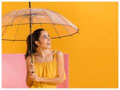 Dress Idea For Monsoon: बारिश के मौसम में इन फैशन टिप्स को अपना कर दिखें बेहद ही खूबसूरत और ग्लैमर