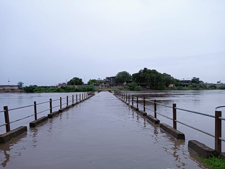 maharashtra News Aurangabad news The inflow of water in Jayakwadi dam increased Aurangabad: जायकवाडी धरणात पाण्याची आवक वाढली; 35 गावांना सतर्कतेचा इशारा