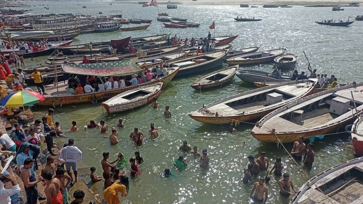 कैंट विधायक सौरभ श्रीवास्तव भी गुरु पर्व पर भक्तों की समस्या जानने निकले और समस्याओं का निदान किया.