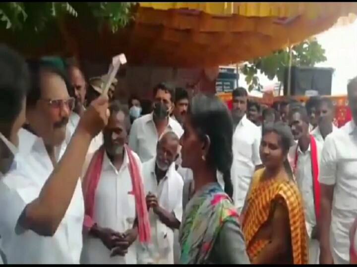 Watch video: பெண்ணை மனுவால் அடித்த அமைச்சர் கே.கே.எஸ்.ஆர்.ஆர்.-  வைரலாகும் வீடியோவால் பரபரப்பு