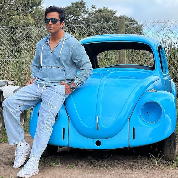 Sonu Sood Family Vacation: फैमिली संग वेकेशन पर दुबई पहुंचे सोनू सूद, इन क्यूट तस्वीरों ने जीता फैन्स का दिल