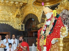 Guru Purnima: गुरुपौर्णिमेच्या निमित्ताने शिर्डीत भाविकांची गर्दी, भाविकांमध्ये उत्साहाचं वातावरण!