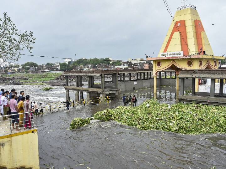 Gujarat Flood Update: गुजरात में बारिश और बाढ़ से हुई क्षति का कराया जा रहा सर्वे, करोड़ों के नुकसान का अनुमान Gujarat Survey of damage caused by rain and floods in many areas Loss estimated in crores Gujarat Flood Update: गुजरात में बारिश और बाढ़ से हुई क्षति का कराया जा रहा सर्वे, करोड़ों के नुकसान का अनुमान