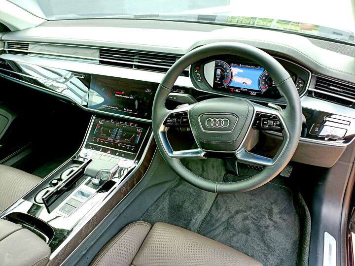 Predictive active suspension which increases the ride height when the camera sees a speed bump coming and more. There is also all wheel steering.The engine is a 3.0l turbo petrol V6 with a 48V mild hybrid tech and it develops 340hp.