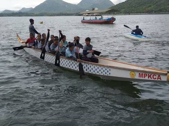 Udaipur News: उदयपुर में हो रहा ड्रैगन बोट के लिए इंडियन टीम का सलेक्शन, चेकोस्लोवाकिया वर्ल्ड चैंपियनशिप में लेगी हिस्सा Udaipur News: उदयपुर में हो रहा ड्रैगन बोट के लिए इंडियन टीम का सलेक्शन, चेकोस्लोवाकिया वर्ल्ड चैंपियनशिप में लेगी हिस्सा