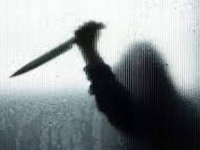 Delhi Man Attacks Wife Children With Glass 18 Year Old Daughter Dies Crime : குடும்ப சண்டை.. ஜன்னல் கண்ணாடிகள்.. மகளை கொடூரமாக கொன்ற தந்தை.. நடந்தது என்ன?