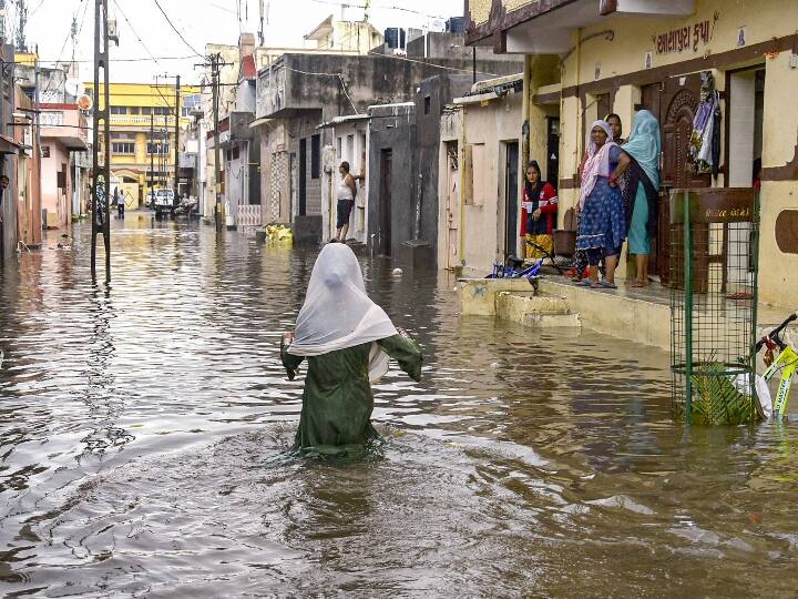 Kutch Weather Heavy rain forecast till Thursday schools and Anganwadis closed for two days Kutch Rain Forecast: कच्छ में गुरुवार तक भारी बारिश का अनुमान, स्कूल और आंगनवाड़ी दो दिनों के लिए बंद