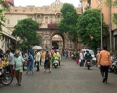 Guru Purnima 2022: ગુરુપૂર્ણિમા નિમિત્તે અમદાવાદના કાલુપુર સ્વામિનારાયણ મંદિરમાં ભક્તોનું ઉમટ્યું ઘોડાપૂર, જુઓ તસવીરો