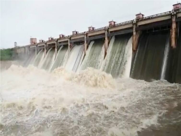 Kadem Project News: ప్రమాదకరంగా కడెం ప్రాజెక్టు, 64 ఏళ్ల తర్వాత ఈ స్థాయిలో వరద - చుట్టుపక్కల ఊర్లన్నీ ఖాళీ! Nirmal: Kadem Project reaches dangerous level amid heavy rains in telangana Kadem Project News: ప్రమాదకరంగా కడెం ప్రాజెక్టు, 64 ఏళ్ల తర్వాత ఈ స్థాయిలో వరద - చుట్టుపక్కల ఊర్లన్నీ ఖాళీ!