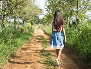 Crime News: નશીલો પદાર્થ સુંઘાડીને સગીરાને બેભાન કરી લઈ ગયા જંગલમાં, બનાવ્યો અશ્લીલ વીડિયો ને પછી...