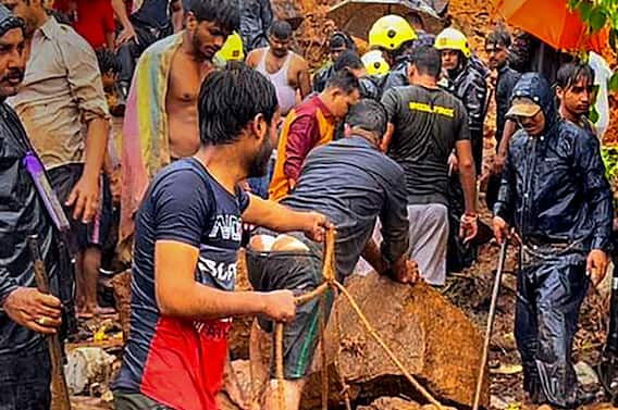 Vasai Landslide: महाराष्ट्र के पालघर जिले के वसई में भूस्खलन, पिता-पुत्री की मौत, सामने आई हादसे की ऐसी तस्वीरें